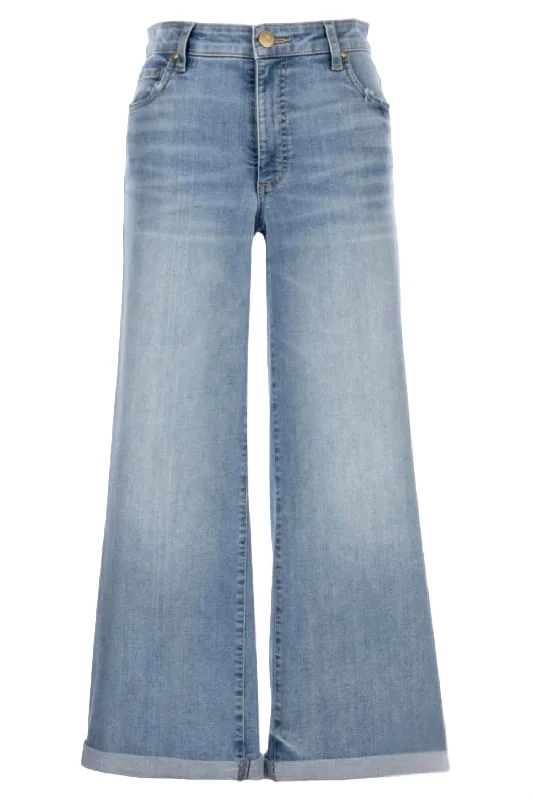 Easy Comfort Style Meg Mid Rise Wide Leg Jeans In Light Wash