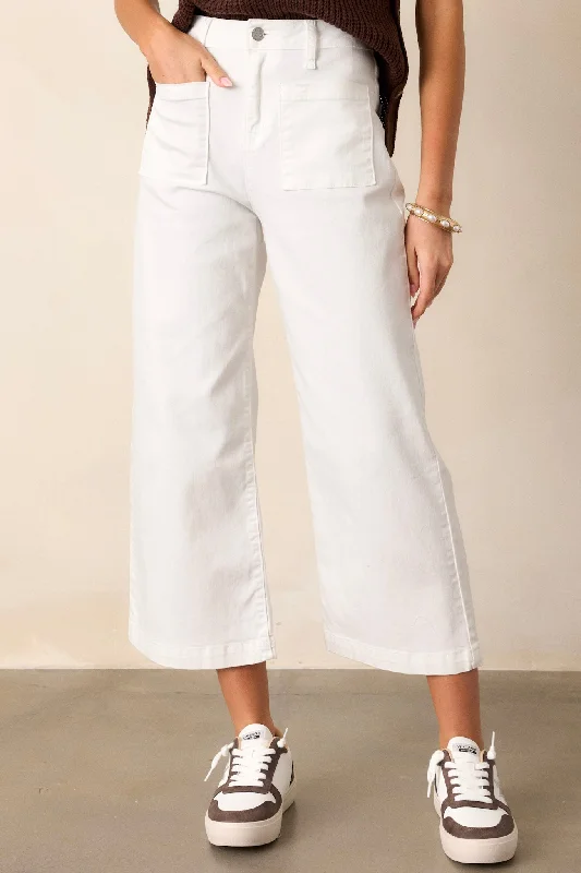 Casual Chic Outfits Urban Oasis White Cropped Flare Jeans