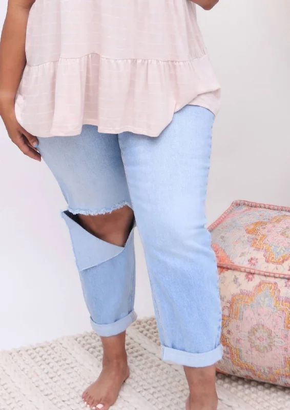 Light Dressing The Savannah Jeans In Light Wash