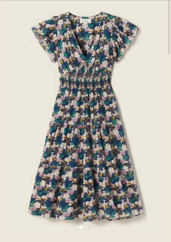 Relaxed Weekend Wear Kendall Dress in Tropical Vine