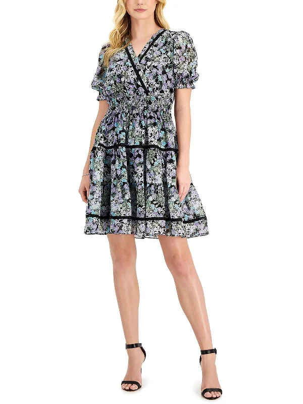 Cozy Lounge Wear Petites Womens Floral V-Neck Fit & Flare Dress